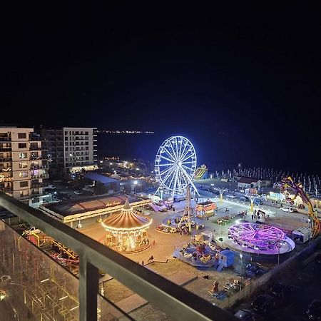Mamaia Nord Vip Aparthotel Năvodari Exteriör bild