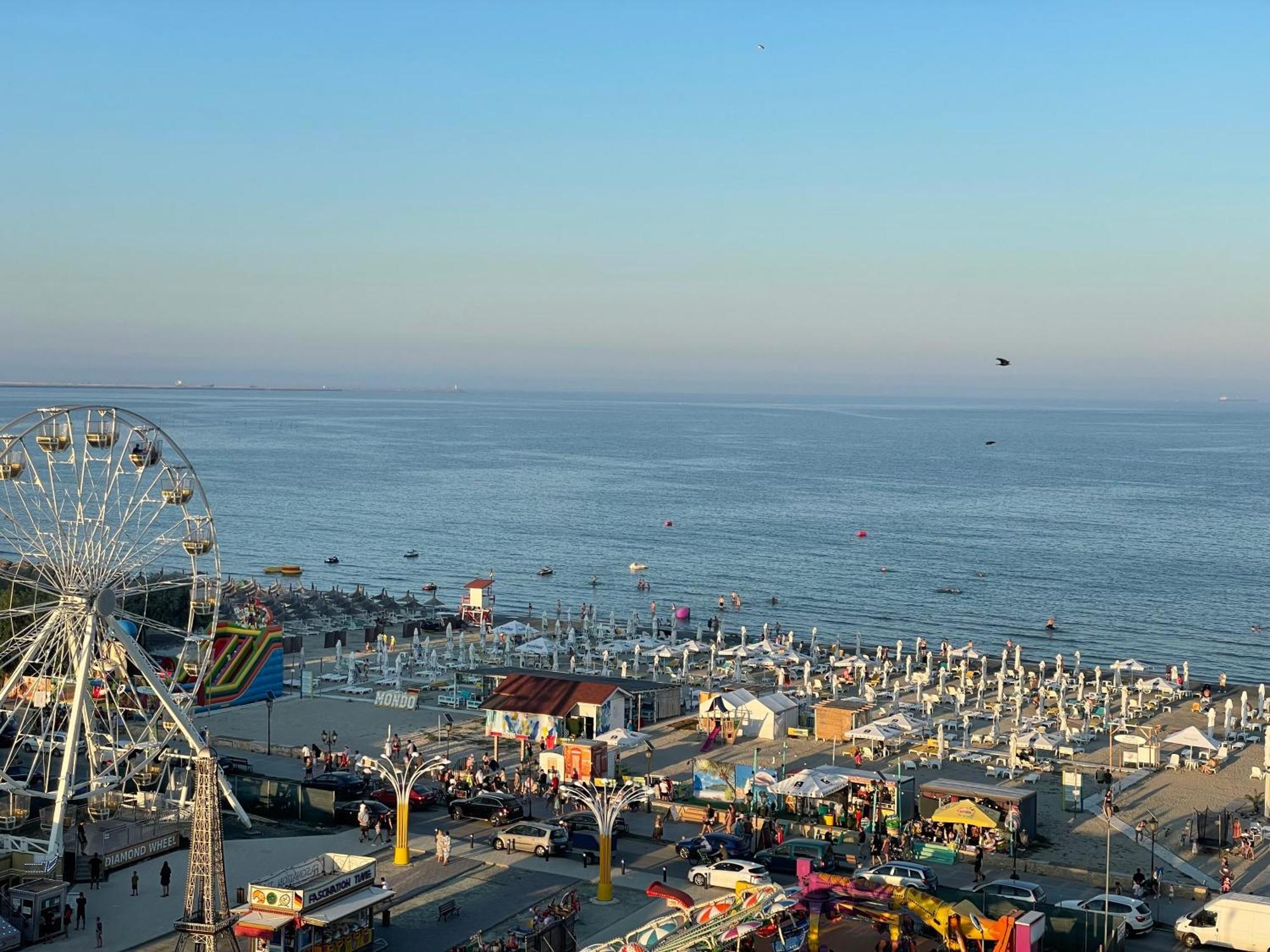 Mamaia Nord Vip Aparthotel Năvodari Exteriör bild