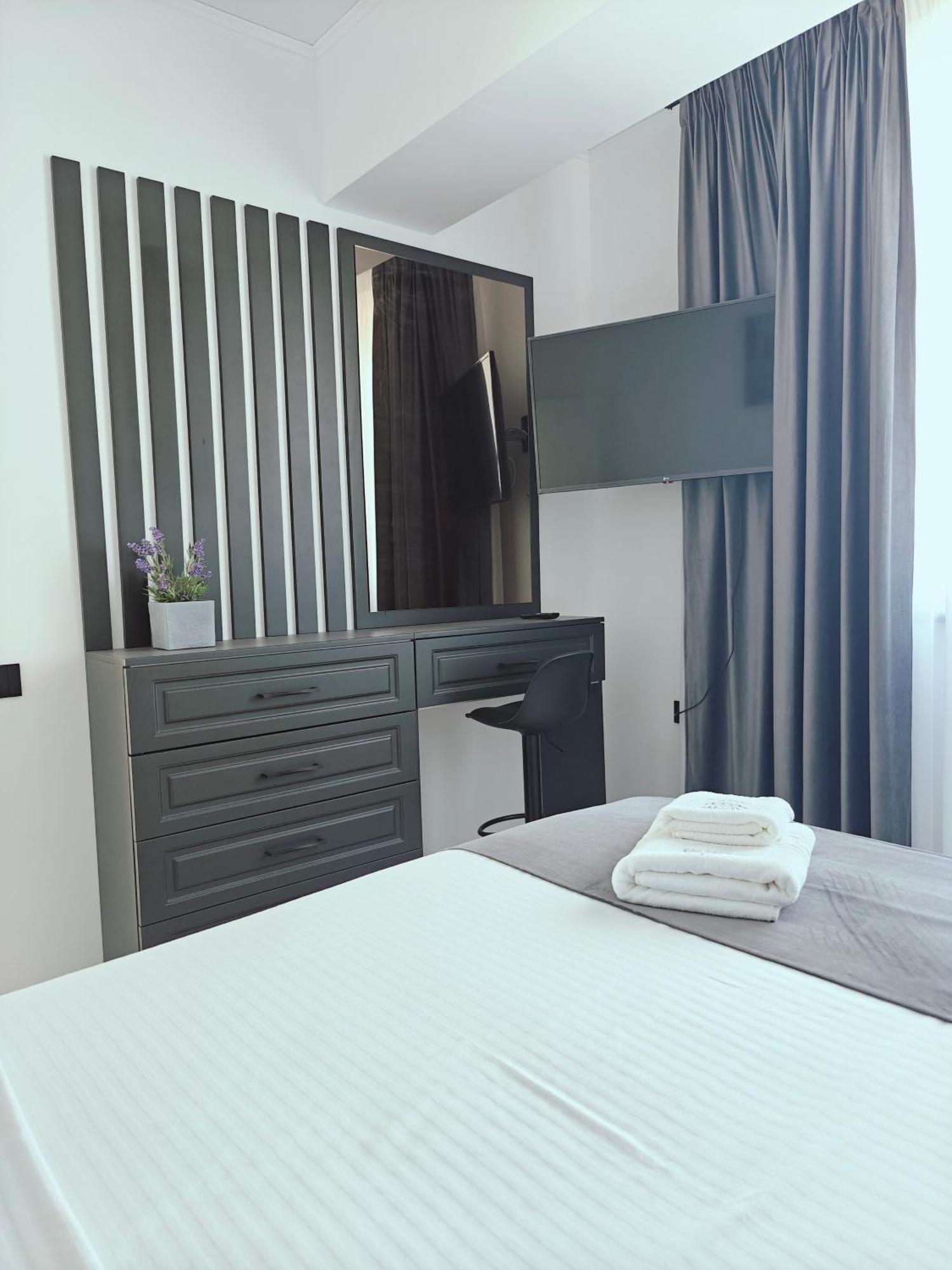 Mamaia Nord Vip Aparthotel Năvodari Exteriör bild