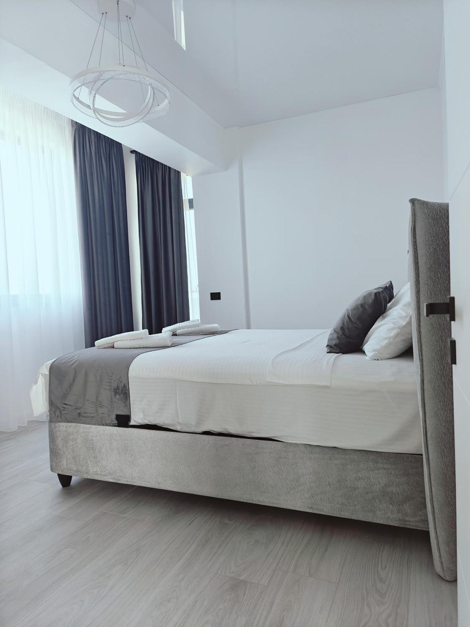 Mamaia Nord Vip Aparthotel Năvodari Exteriör bild